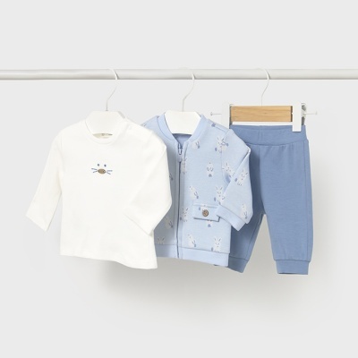 Conjunto de roupa para bebé creme e azul com estampa de coelhos