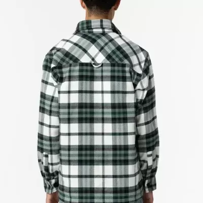 Camisa de flanela às riscas verde, branco e cinza vista de trás