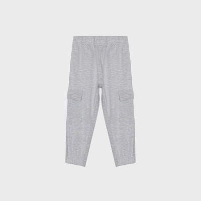 Calças cinza claro para criança com bolsos e cintura elástica