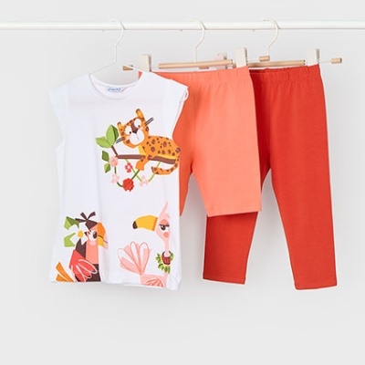 Conjunto infantil colorido em t-shirt e calças coral e vermelho