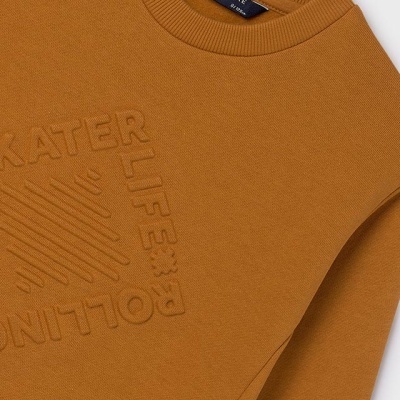 Camisola de malha castanho alaranjado com relevo e etiqueta da marca NUKUTAVAKE