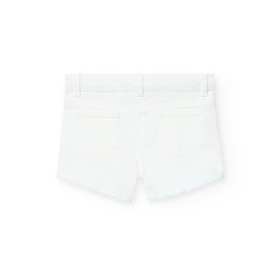 Calções brancos de ganga femininos com bainha desfiada vistos de costas