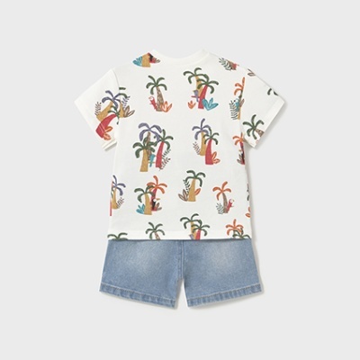 Conjunto infantil de t-shirt branca com palmeiras coloridas e calções de ganga azul clara