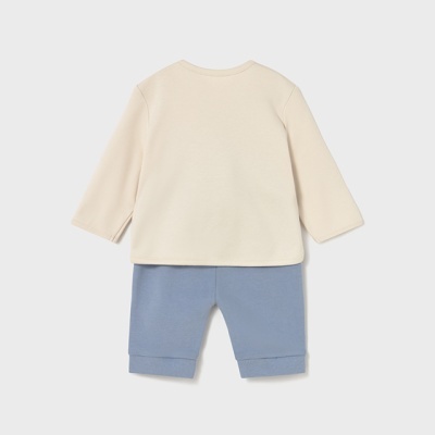 Conjunto de roupa de bebé creme e azul claro