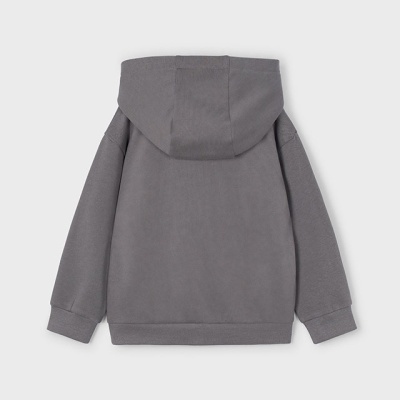 Casaco cinza com capuz visto de costas