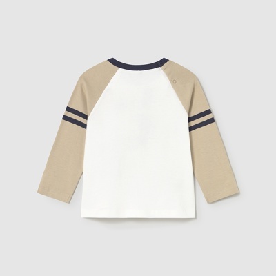 Camisola de criança branca com mangas beges e riscas pretas