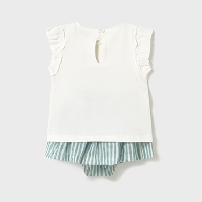 Blusa branca com folhos e calção listrado azul claro e branco