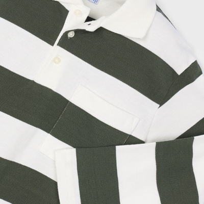 Polo infantil de malha às riscas brancas e verde-oliva com bolso e botões na gola