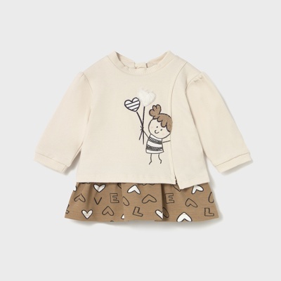 Vestido de bebé creme com saia bege com corações e letras