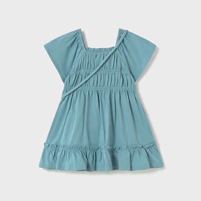 Vestido azul claro de criança com detalhes franzidos e babado