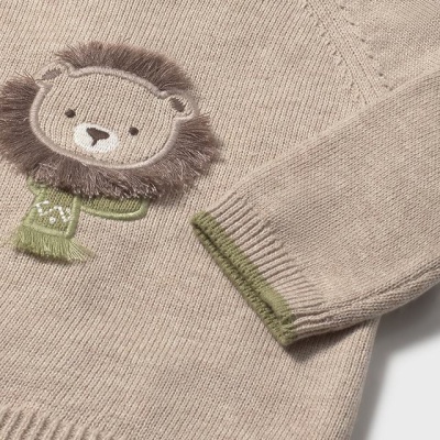 Camisola de malha bege com padrão de leão e detalhes verdes