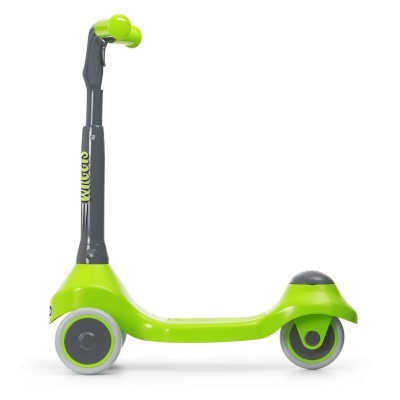 Scooter infantil verde-limão e cinza escuro com três rodas e texto 'MICRO'
