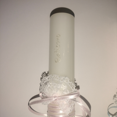 Vela decorativa para batismo com fita rosa e renda