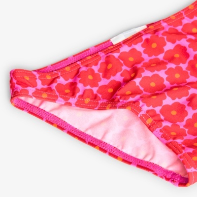 Parte inferior de fato de banho feminino cor-de-rosa com flores vermelhas e laranjas