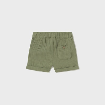 Calções verdes para criança com bolso atrás e cós elástico