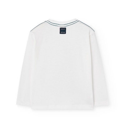 Camisola branca de manga comprida com etiqueta preta e linha preta na gola