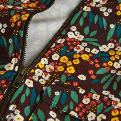 Casaco floral com fecho de correr e bolso no peito