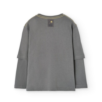 Camisola cinzenta escura com mangas compridas e etiqueta preta nas costas