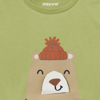 Camisola verde com desenho de urso com gorro e cachecol