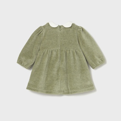 Vestido infantil verde com gola branca e mangas compridas