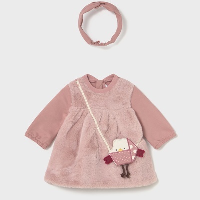 Vestido rosa de criança com aplicação de passarinho e faixa de cabelo