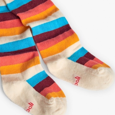 Meias coloridas com riscas horizontais