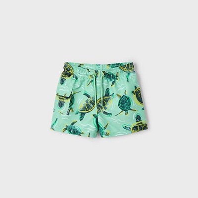 Calções de banho verdes com padrão de tartarugas.