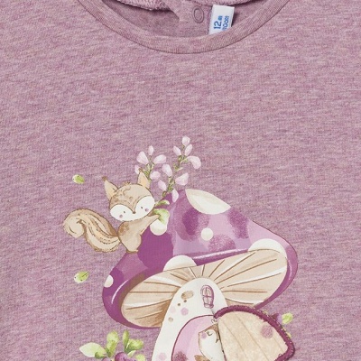 Camisola rosa com estampado de cogumelo, esquilo e flores