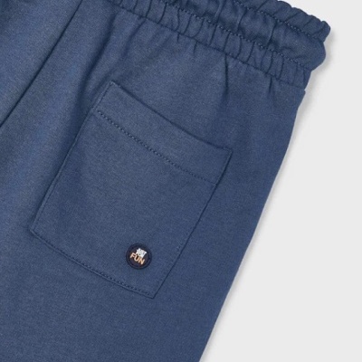 Calças ou calções azuis com bolso e cós elástico