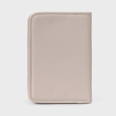 Carteira bege de pele sintética com costuras arredondadas