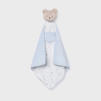 Manta de bebé azul clara e branca com padrão e cabeça de ursinho de peluche