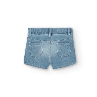 Calções curtos de ganga azul claro para criança vistos de trás