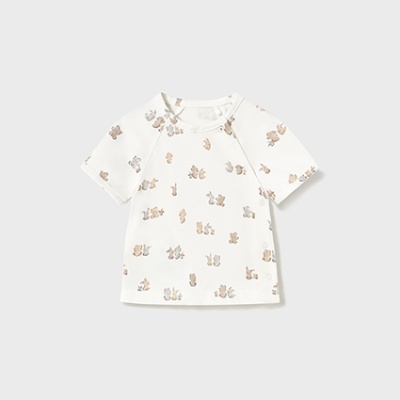 T-shirt infantil branca estampada com pequenos coelhos castanhos e bege