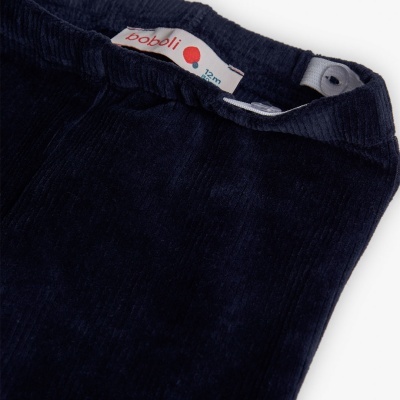 Calça azul de veludo com cintura elástica e botão