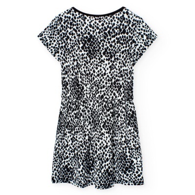 Vestido curto branco com manchas pretas e decote redondo