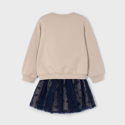 Conjunto criança com camisola bege e saia azul escura de tule bordada