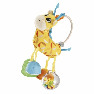 Brinquedo infantil em tecido formato girafa amarela com bolas coloridas suspensas