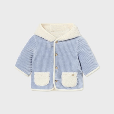Casaco para bebé azul claro com capuz e bolsos brancos felpudos