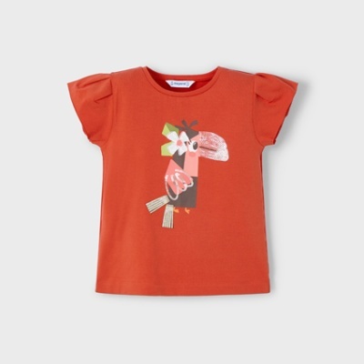 T-shirt infantil laranja com estampado de pássaro colorido.