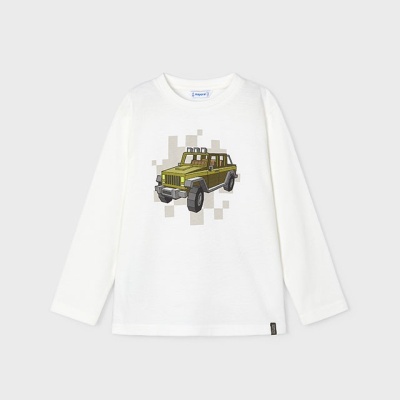 Camisola branca de manga comprida com imagem de carro verde pixelado na frente