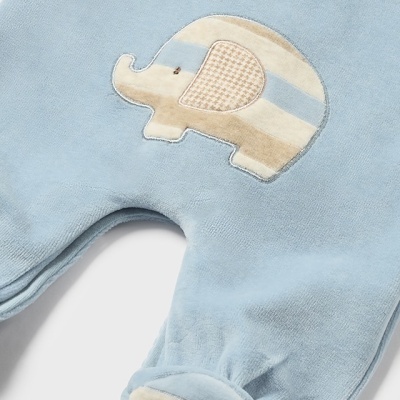 Pano de veludo azul claro com aplicação de elefante a riscas