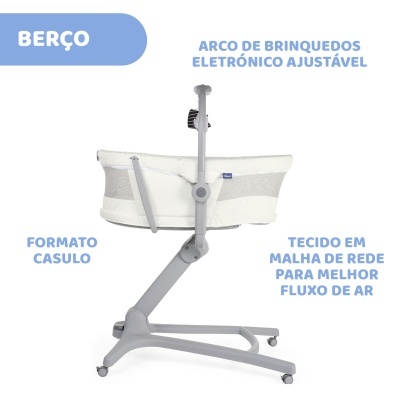 Berço branco com estrutura cinza e aro de brinquedos eletrónico ajustável