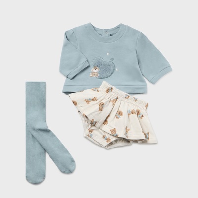 Conjunto de roupa para bebé com camisola azul de elefante, saia e cuecas com padrão de ursos e collants azuis.