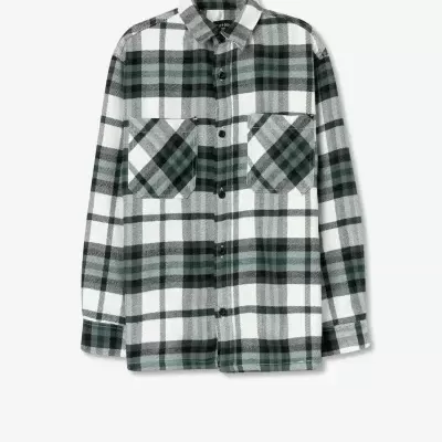 Camisa de flanela xadrez branco, preto e verde escuro com bolsos e botões pretos