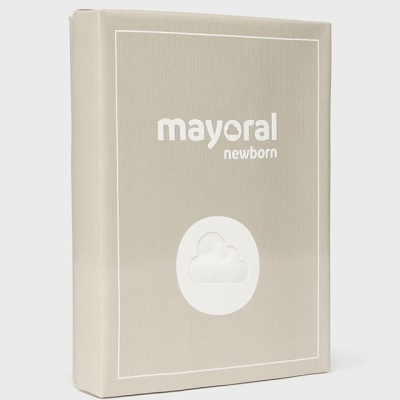 Caixa bege com texto mayoral newborn e ícone de nuvem em relevo