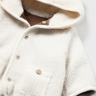 Casaco felpudo branco para bebé com capuz e orelhas