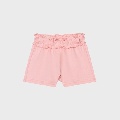 calções cor-de-rosa com cós franzido sobre fundo branco