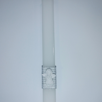 Vela branca com anjo prateado em relevo