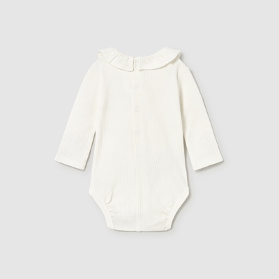 Body de bebé branco com gola folho e botões