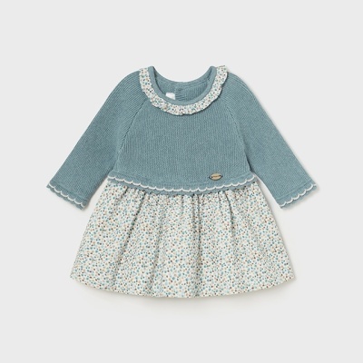 Vestido de bebé azul com saia floral